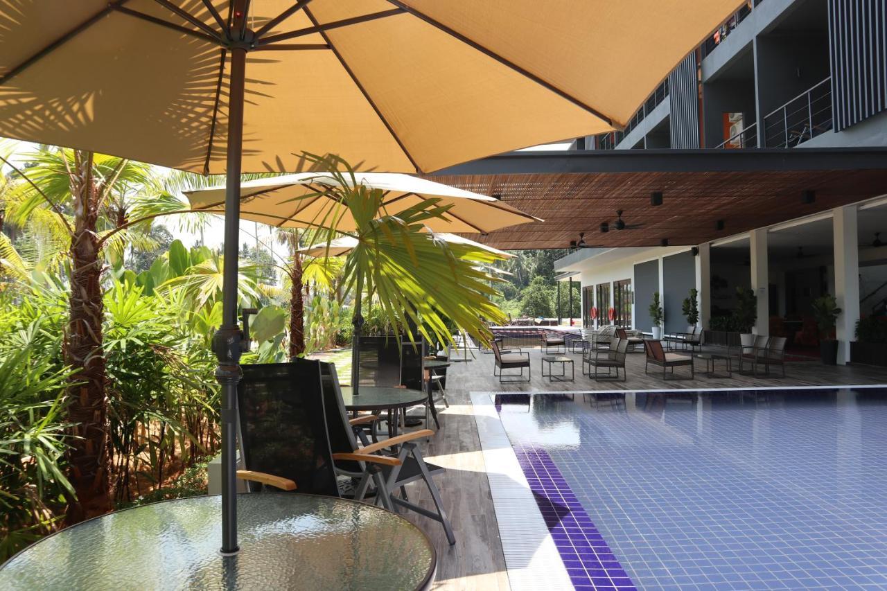 Roxy Sematan Villa & Townhouse Exterior foto