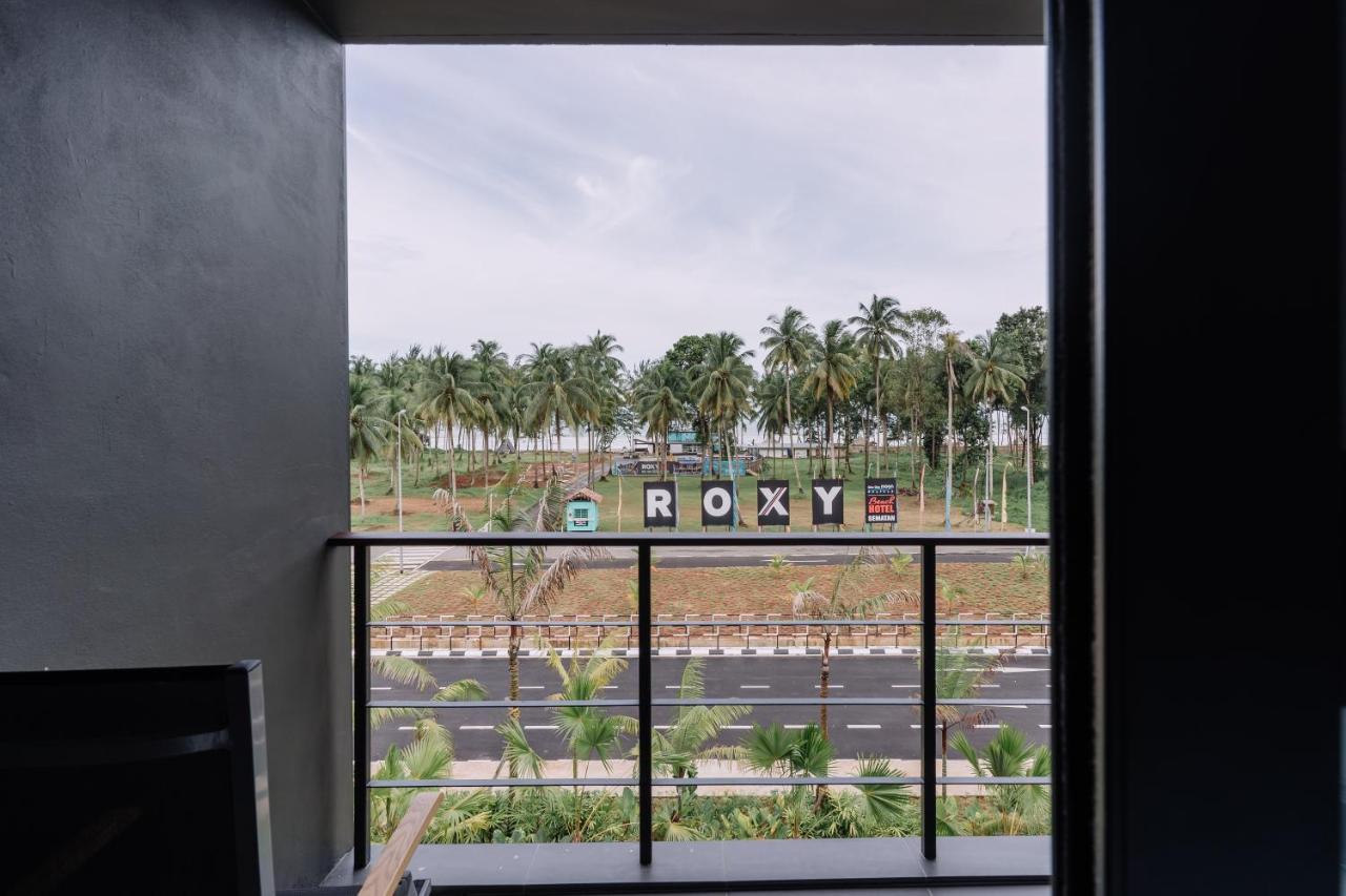 Roxy Sematan Villa & Townhouse Exterior foto