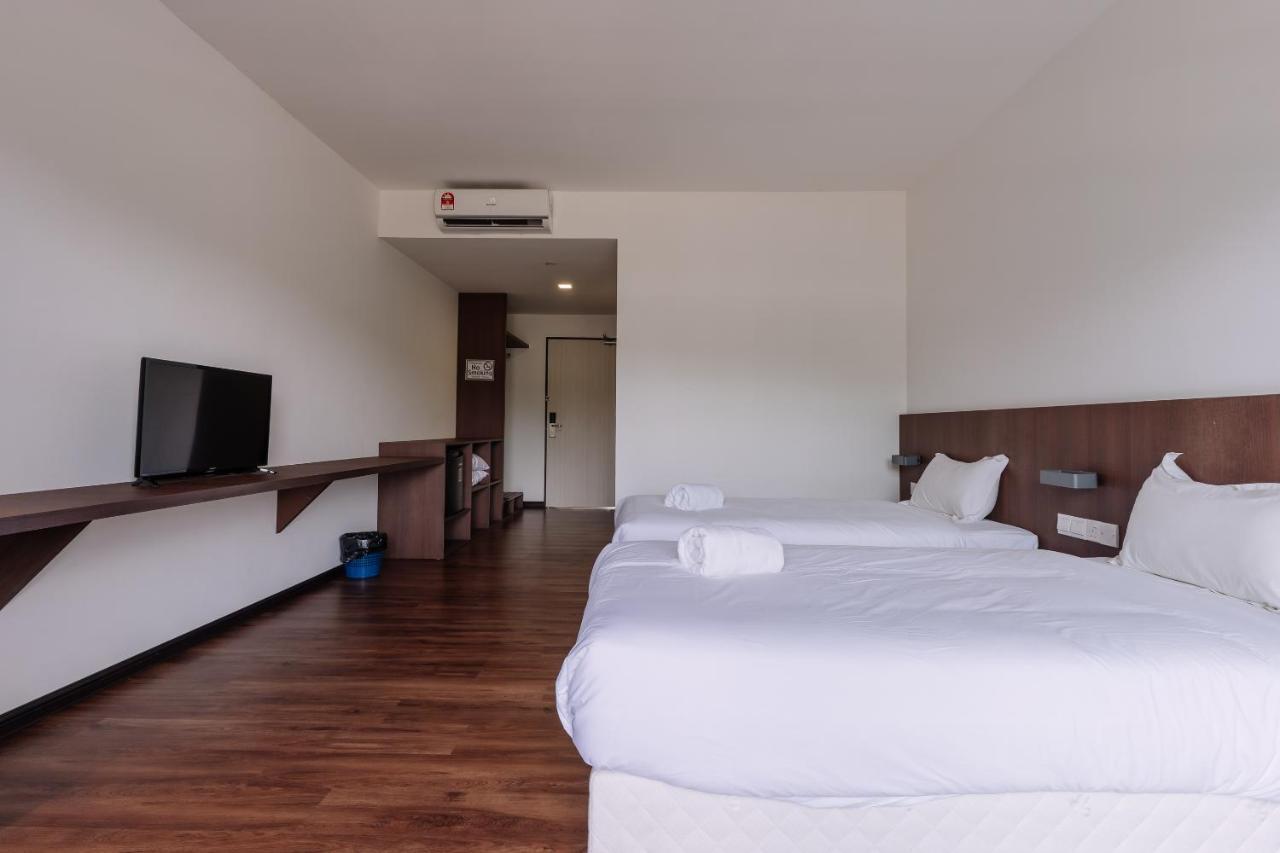 Roxy Sematan Villa & Townhouse Exterior foto